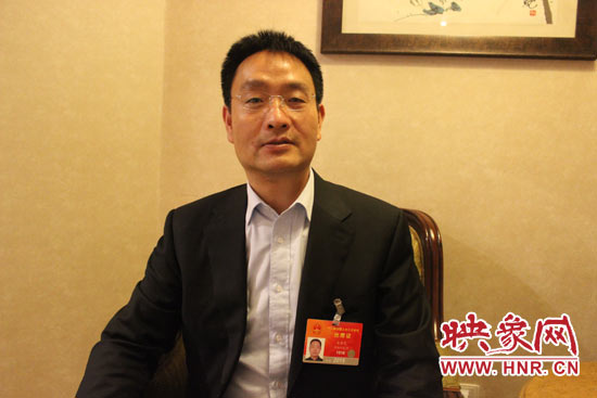 全國人大代表、輝縣市張村鄉(xiāng)裴寨社區(qū)黨總支書記裴春亮