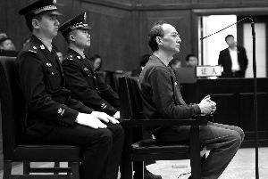 昨天，北京市二中院公開審理了劉軍誼受賄案，現(xiàn)場(chǎng)有上百人參加旁聽。首席攝影記者 吳寧/攝