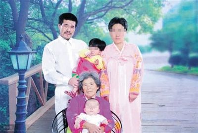 徐純合與家人合影。徐純合微博截圖