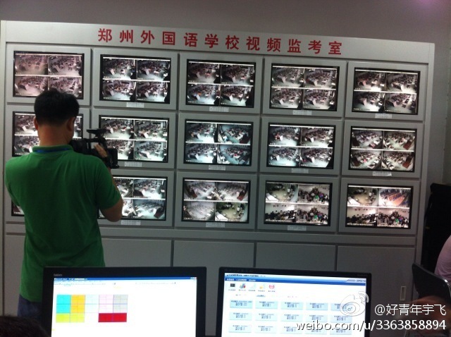 在鄭州外國(guó)語中學(xué)監(jiān)控室，映象網(wǎng)記者看到，各考點(diǎn)秩序井然。