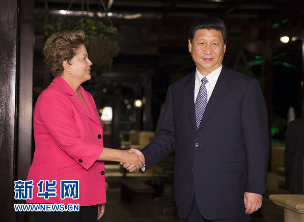 3月27日，國(guó)家主席習(xí)近平在南非德班會(huì)見(jiàn)巴西總統(tǒng)羅塞夫。新華社記者 蘭紅光 攝