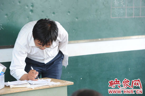 圖為王格現(xiàn)在課堂上。