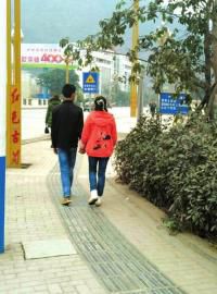 小李與小王在古藺縣城準備見王家的家人網友供圖