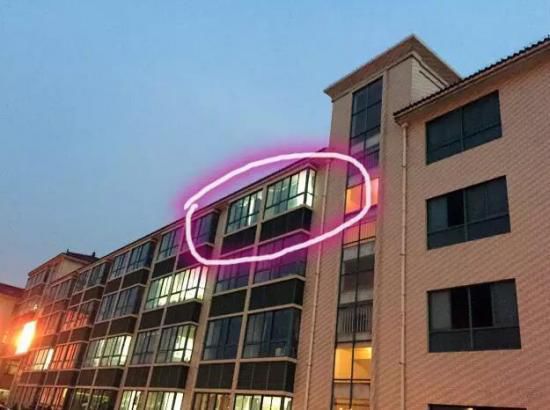 就在這間教室，吳老師在監(jiān)考中過世。