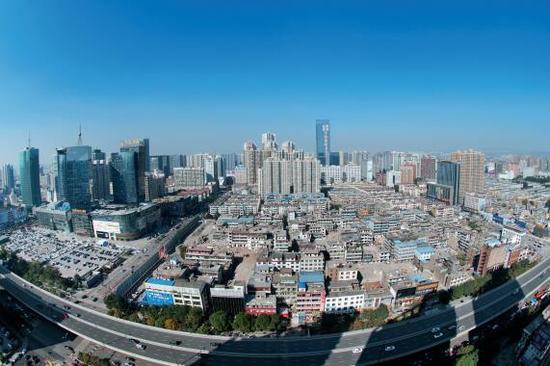 經(jīng)過4個(gè)多月的推進(jìn)，親賢社區(qū)的拆遷工作進(jìn)展緩慢，原定于2015年10月底完成的拆遷，在10月中旬時(shí)仍停留在對部分住戶進(jìn)行插花式拆除。(拍攝：2015年10月16日)