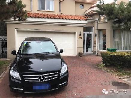 該外籍男子的車(chē)輛。（網(wǎng)友供圖）