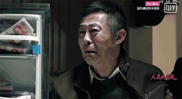 查案人員搜出的2.3億現(xiàn)金，從銀行運來十二臺點鈔機，竟然燒壞了六臺。