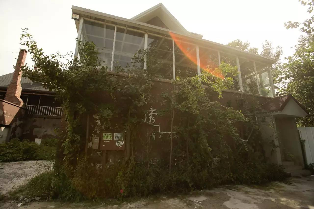 ▲失戀博物館位于北京市通州區(qū)宋莊鎮(zhèn)的一個(gè)重創(chuàng)空間內(nèi)，這里是一個(gè)藝術(shù)家集聚區(qū)。