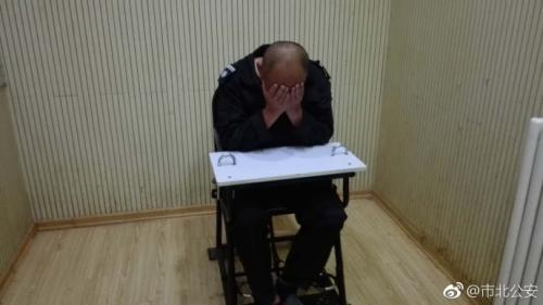  打人男子。圖片來源：青島市公安局市北分局官方微博