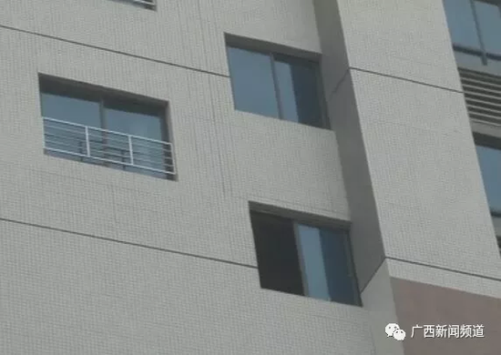 12日上午，經(jīng)過醫(yī)院治療后，女子華某已經(jīng)清醒，并能開口說話。華某對民警說：