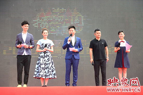 電視臺主持人與電臺主播搭檔主持，讓人耳目一新