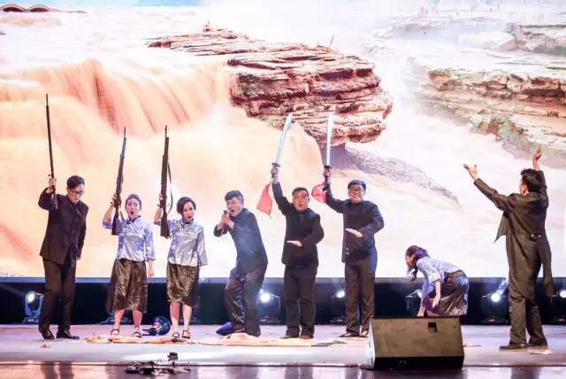 作為本場晚會的最后一個節(jié)目，《黃河大合唱》刷新你完全不一樣的體驗(yàn)。