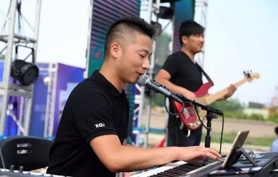 辛苦樂(lè)隊(duì)老師，你們跟我們一起，共同見證了時(shí)光音樂(lè)節(jié)是如何一步步成長(zhǎng)至今的。