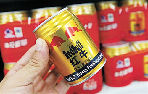 紅牛腹背受敵？