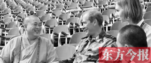 克里姆林宮警衛(wèi)司令謝爾蓋將軍會見釋永信，一同觀看排練