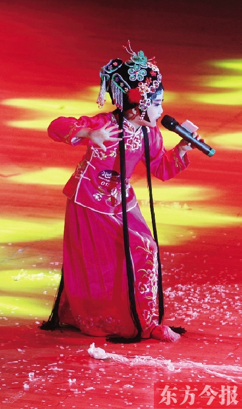 11月16日，《非常6+1》河南區(qū)總決賽現(xiàn)場(chǎng)，入圍選手們上演了一場(chǎng)精彩的比賽