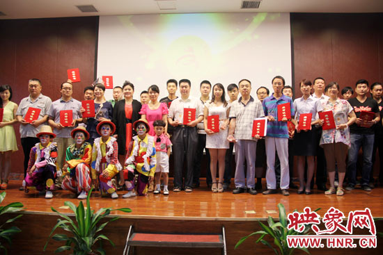 經(jīng)過網(wǎng)絡(luò)投票和專家評審，最終農(nóng)民兄弟樂隊的歌曲《中國夢》、動畫片《紅孩兒與大學(xué)院》以及《中原福塔兒童