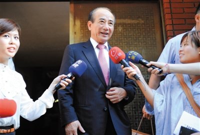 9月11日，王金平前往國民黨考紀(jì)會(huì)時(shí)回答記者提問。