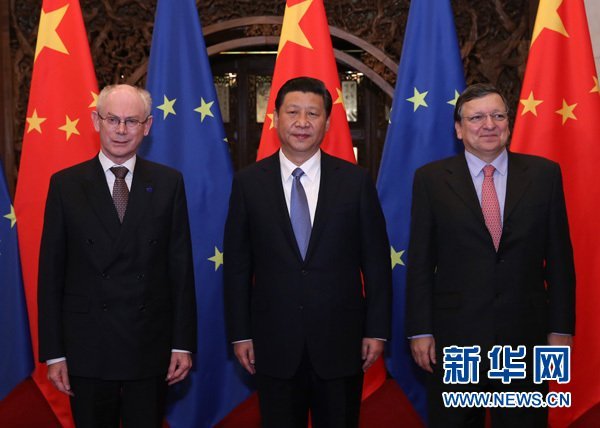 習(xí)近平會(huì)見(jiàn)歐洲理事會(huì)主席范龍佩和歐盟委員會(huì)主席巴羅佐。新華社記者 龐興雷 攝