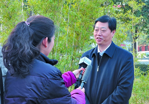 十八大代表、南陽市委書記李文慧談學(xué)習(xí)十八大精神體會