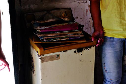 妹妹大部分時(shí)間都扶著洗衣機(jī)不作聲