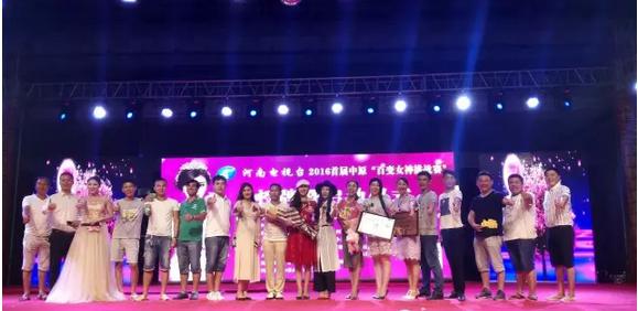 大賽總導(dǎo)演王軍嶺先生親臨現(xiàn)場，為報名點指導(dǎo)工作