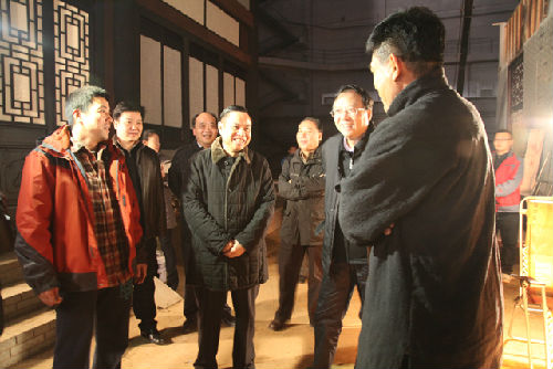 省委常委、常務(wù)副省長(zhǎng)李克視察慰問(wèn)