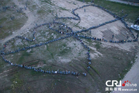 長(zhǎng)春近千人湊成巨大愛(ài)心向女同學(xué)求愛(ài)