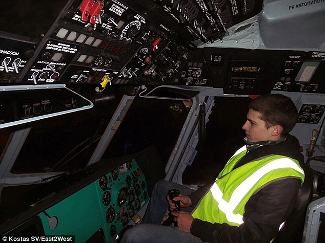 俄羅斯青年夜?jié)摍C場 進出跑道無人發(fā)現(xiàn)