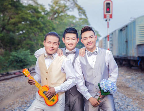 泰國(guó)3名男子喜結(jié)連理　