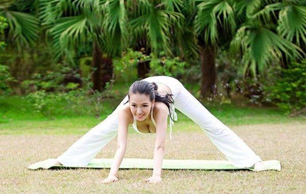 圖為瑜伽教母性感寫真。