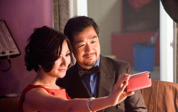 在主持晚會(huì)期間，張國(guó)立還與同場(chǎng)的女主持自拍合影。