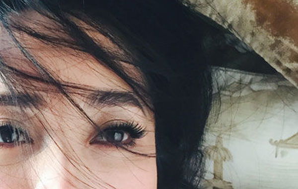 蔣勤勤吊帶美照。