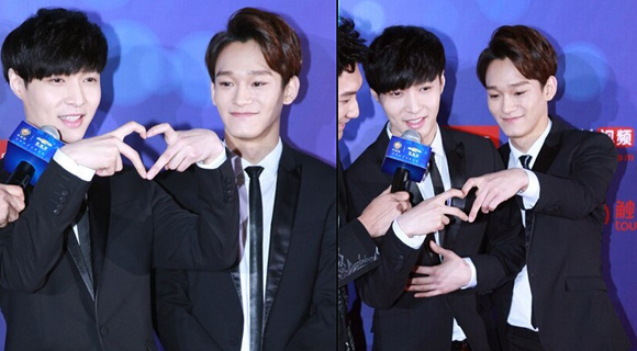 EXO成員張藝興和金鐘大作為代表上臺領(lǐng)獎(jiǎng)，最受歡迎組合獎(jiǎng)也是實(shí)至名歸。