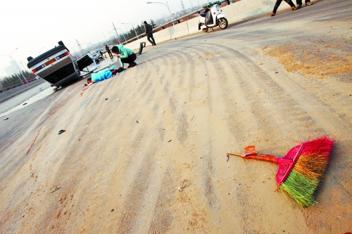 鄭州再發(fā)環(huán)衛(wèi)工致死事件 12天已有3名環(huán)衛(wèi)工車禍身亡 鄭州再發(fā)環(huán)衛(wèi)工致死事件 12天已有3名環(huán)衛(wèi)工車禍身亡