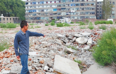 寧寧的父親說：女兒就是在這兒被打的。