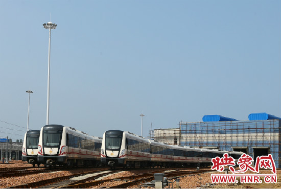 選擇地鐵出行，已經(jīng)是不少鄭州市民的首選