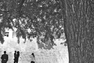 信陽市羅山縣何家沖村，當年紅二十五軍從這里出發(fā)。記者李文波攝影