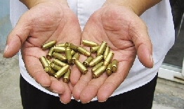 巡防隊(duì)員發(fā)現(xiàn)的"六四式"手槍子彈 巡防隊(duì)員發(fā)現(xiàn)的"六四式"手槍子彈