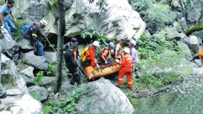 救援現(xiàn)場(圖片由河南戶外救援總隊(duì)提供) 救援現(xiàn)場(圖片由河南戶外救援總隊(duì)提供)
