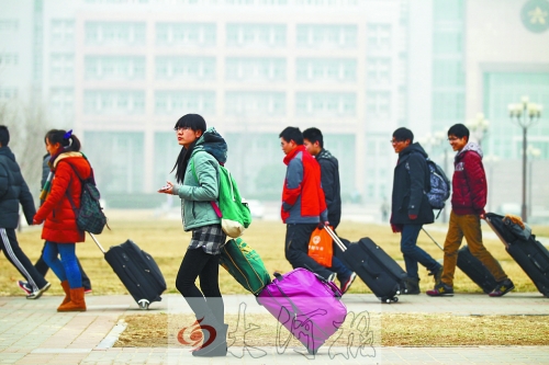 這不是拉桿箱的秀臺(tái)，這是行李的改頭換代，今天，你“拉桿箱”了嗎？
