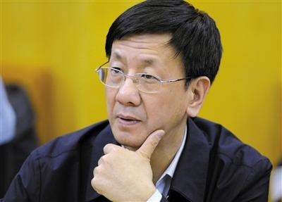 昨日，最高檢檢察長(zhǎng)曹建明在遼寧團(tuán)參加“兩高”報(bào)告分組審議。記者 陳杰 攝