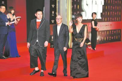 　　《勝利》劇組走紅毯，只可惜黃海波未能參加。