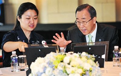 2008年7月，聯(lián)合國秘書長回到韓國時(shí)，特意會(huì)見李炤燕。