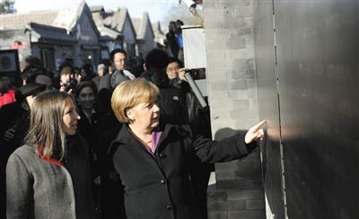 2012年2月2日，北京，默克爾來到南鑼鼓巷游覽。