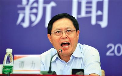 　譚力 男，1955年10月生，漢族，重慶市人，大學(xué)學(xué)歷，有知青經(jīng)歷。2009年3月前，一直在四川工