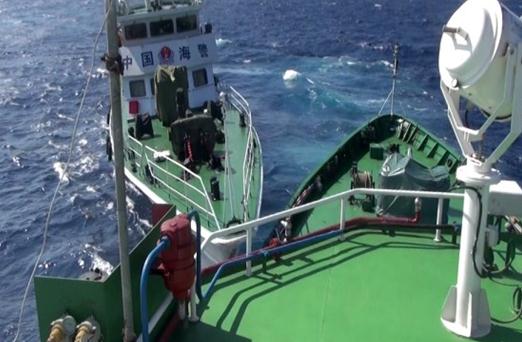 越南拍攝的中國(guó)?？樟α孔o(hù)衛(wèi)981鉆井平臺(tái)。