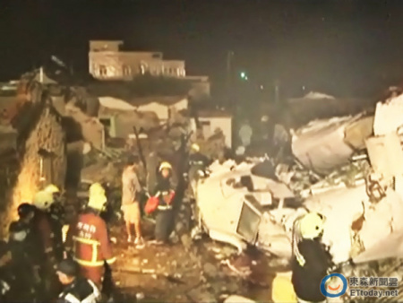 臺媒稱已找到35具復(fù)興乘客遺體現(xiàn)場機(jī)身斷三截 臺媒稱已找到35具復(fù)興乘客遺體現(xiàn)場機(jī)身斷三截