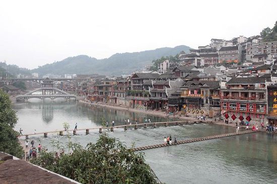 鳳凰古城以被吐槽七次高居最想吐槽榜榜首，而這七次吐槽全部來自在鳳凰古城隨機采訪的10名游客中。