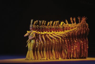 在歡迎晚宴上，上演經(jīng)典節(jié)目千手觀音。新華社發(fā)